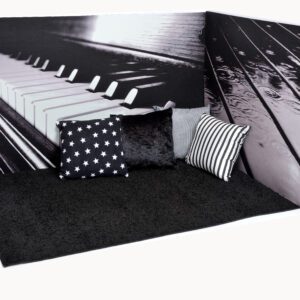 BLACK AND WHITE CORNER