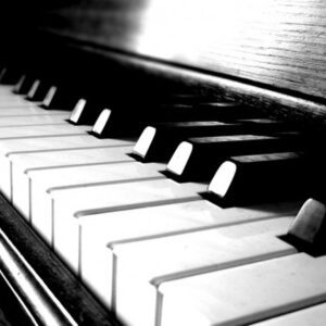 BLACK & WHITE PIANO